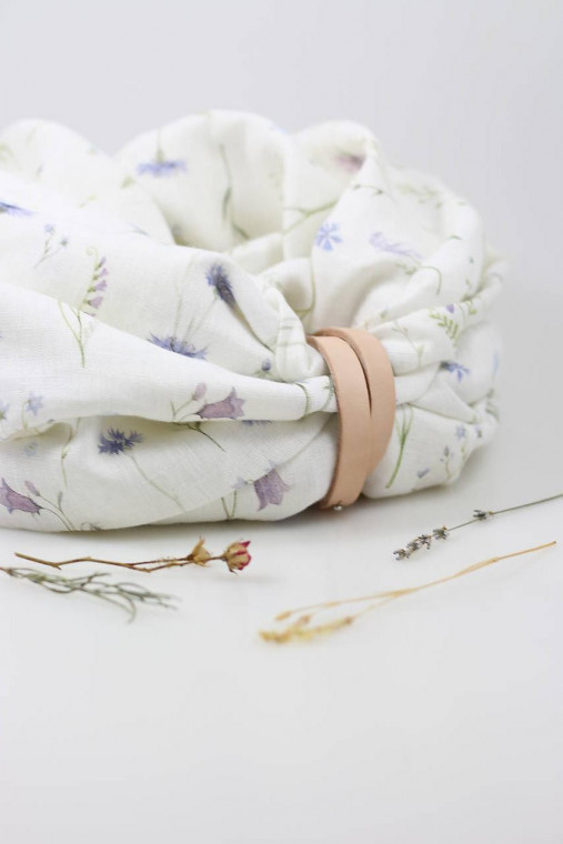 Dámsky veľký dvojitý ľanový nákrčník s lúčnymi kvetmi v darčekovej krabici