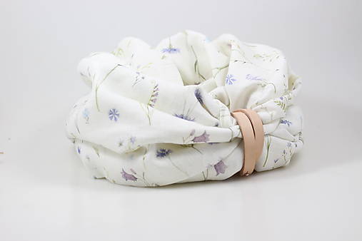 Dámsky veľký dvojitý ľanový nákrčník s lúčnymi kvetmi v darčekovej krabici