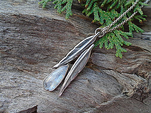 Strieborný prívesok Ag925 Pierka Mesačný kameň