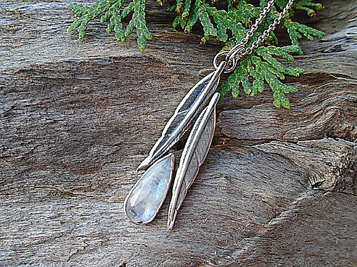 Strieborný prívesok Ag925 Pierka Mesačný kameň