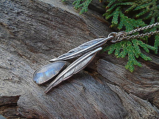 Strieborný prívesok Ag925 Pierka Mesačný kameň