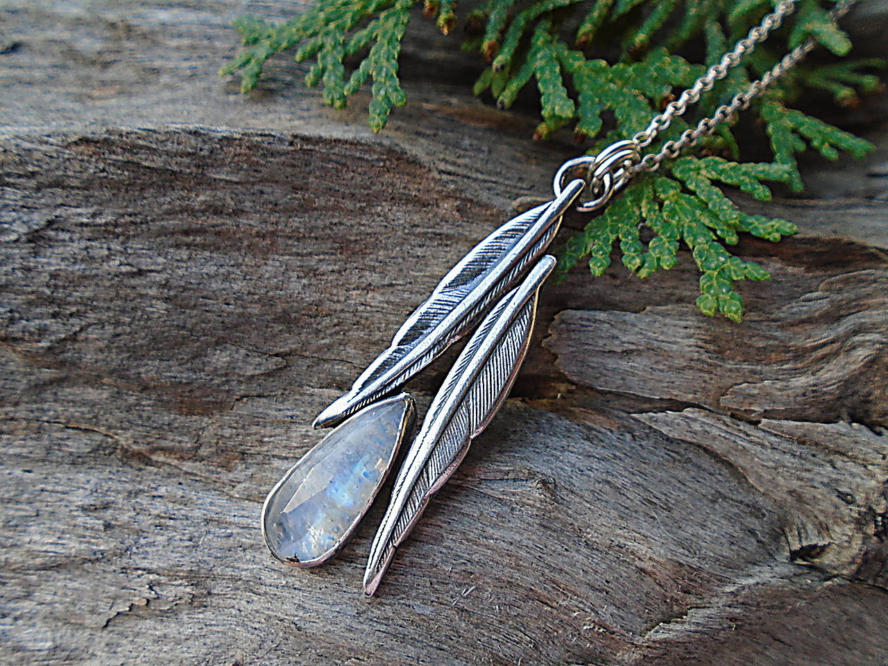 Strieborný prívesok Ag925 Pierka Mesačný kameň