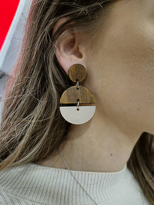 Náušnice - Moderné visiace náušnice s geometrickými tvarmi – drevo & zrkadlový detail (Hnedá) - 17996381_