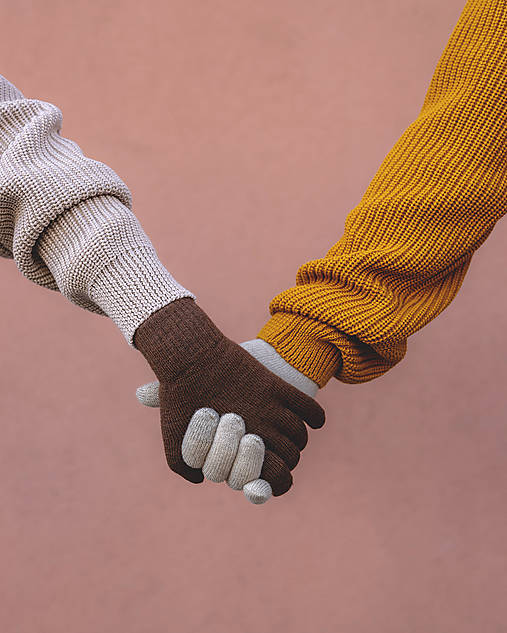 Rukavice - Zateplené vlnené rukavice Pierko – unisex rukavice zo 100 % merino vlny s TouchScreen funkciou (čokoládová) - 17996391_