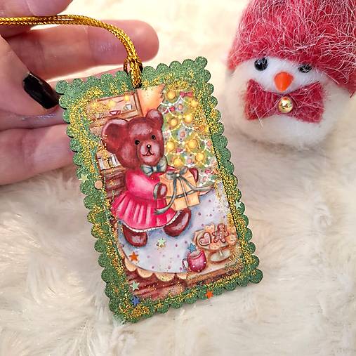 Radosť z darčeka :) /drevená ozdôbka