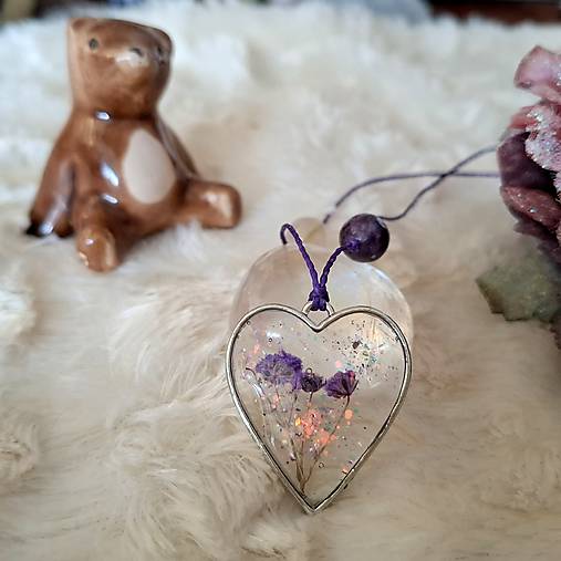 Srdiečko / nežný šperk s lepidolitom a sagenitom