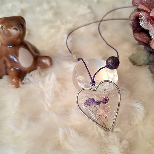 Srdiečko / nežný šperk s lepidolitom a sagenitom
