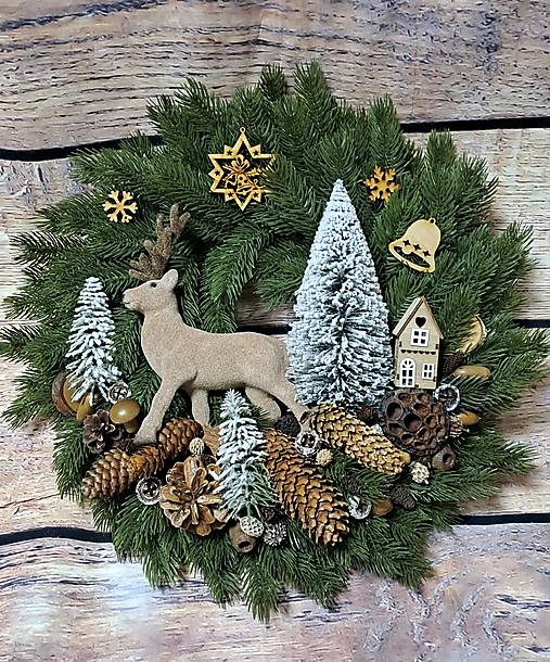 Dekorácie - Vianočný veniec so sobíkom 45 cm - 18001737_