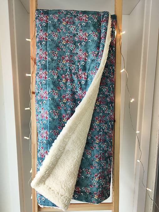 Úžitkový textil - Vlnienka Deka /prikrývka trojvrstvová 100% ovčie rúno BARANČEK ELEGANT  Kvietky petrolejové - 18000426_