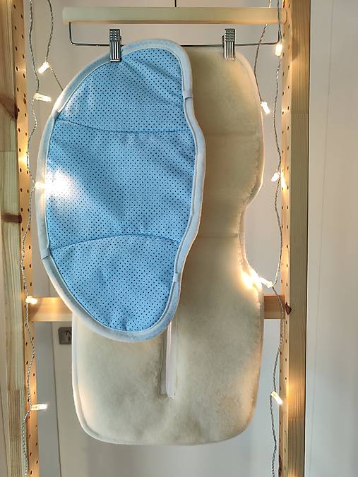 Detský textil - VLNIENKA Podložka do autosedačky Klippan Opti 129 100% MERINO TOP SUPER WASH Natural bodka modrá - 18000726_