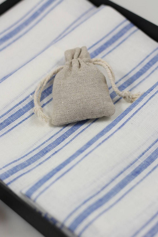 Darček pre gazdinky, set troch modro bielych ľanových utierok v darčekovom balení