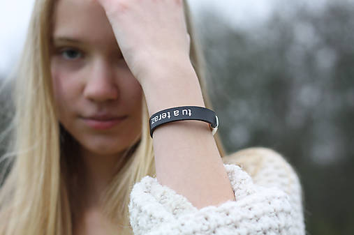 Náramky - Personalizovaný kožený náramok 1cm basic- ČIERNA - 17999545_