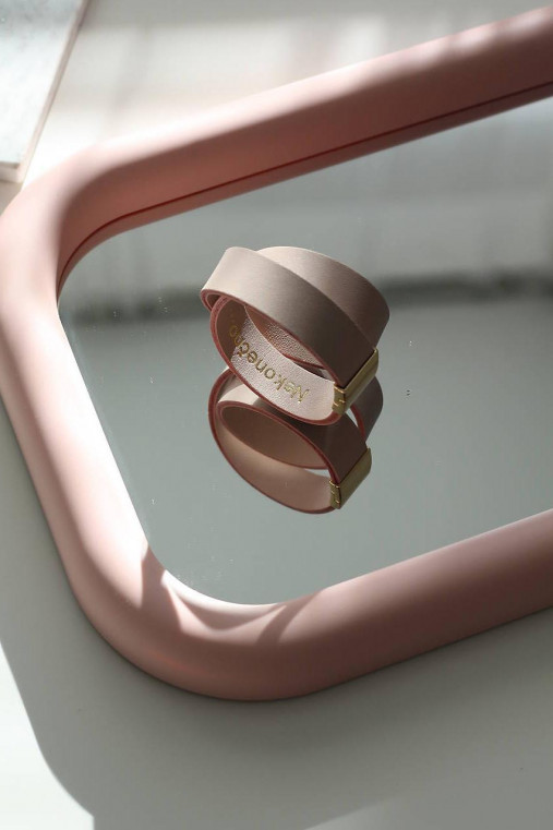 Náramky - Personalizovaný kožený náramok 2cm zavinovací- PUDROVORUŽOVÁ - 17999627_