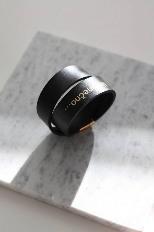 Náramky - Personalizovaný kožený náramok 2cm zavinovací- ČIERNA - 17999637_