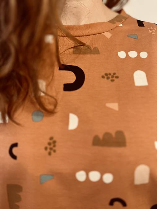 tricko z teplakoviny 'geometria skoricova'