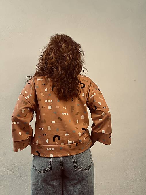 tricko z teplakoviny 'geometria skoricova'