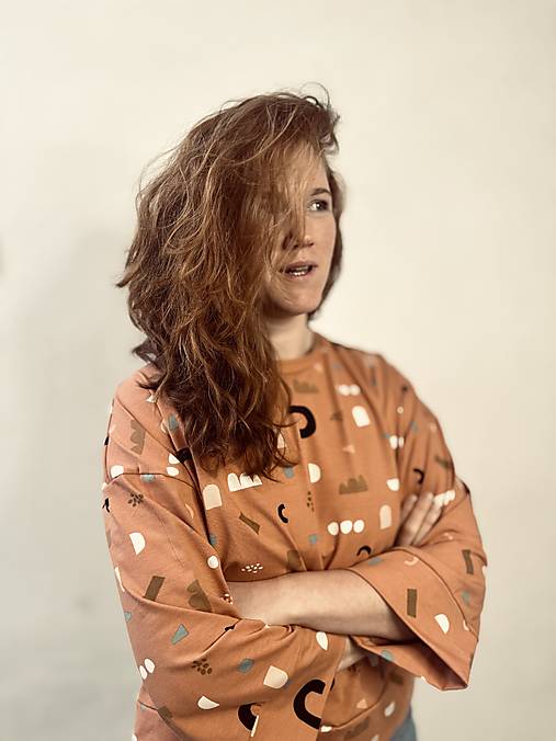 tricko z teplakoviny 'geometria skoricova'