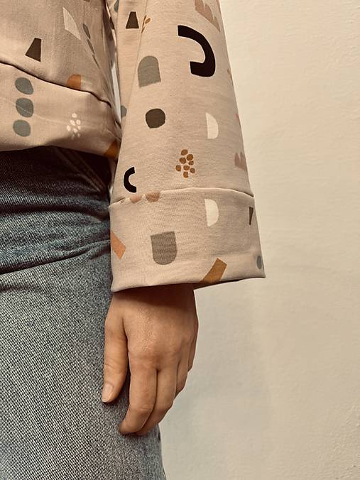 tricko z upletu 'geometria bezova'