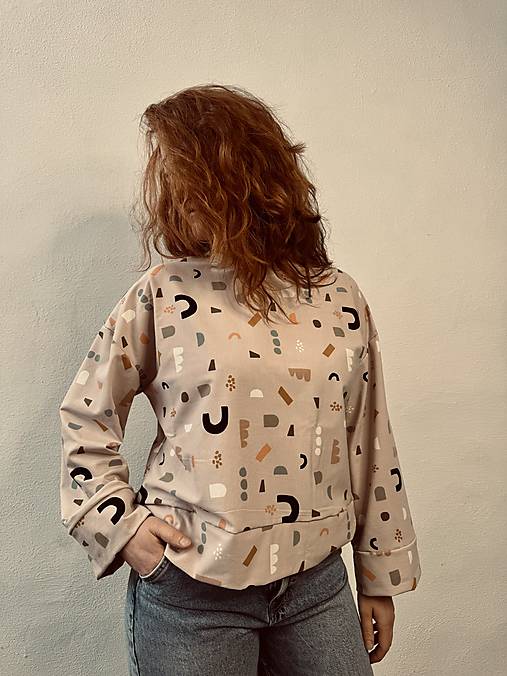 tricko z upletu 'geometria bezova'