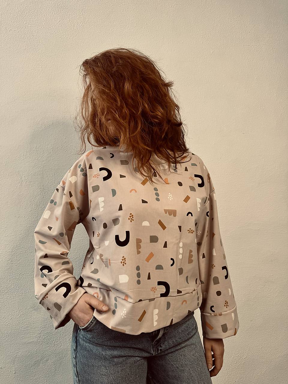 tricko z upletu 'geometria bezova'