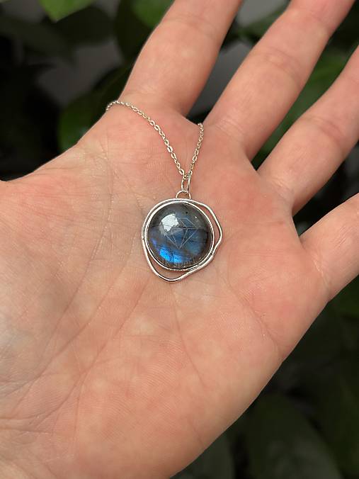 Strieborný 925/1000 prívesok s labradoritom