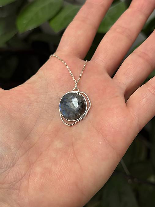 Strieborný 925/1000 prívesok s labradoritom