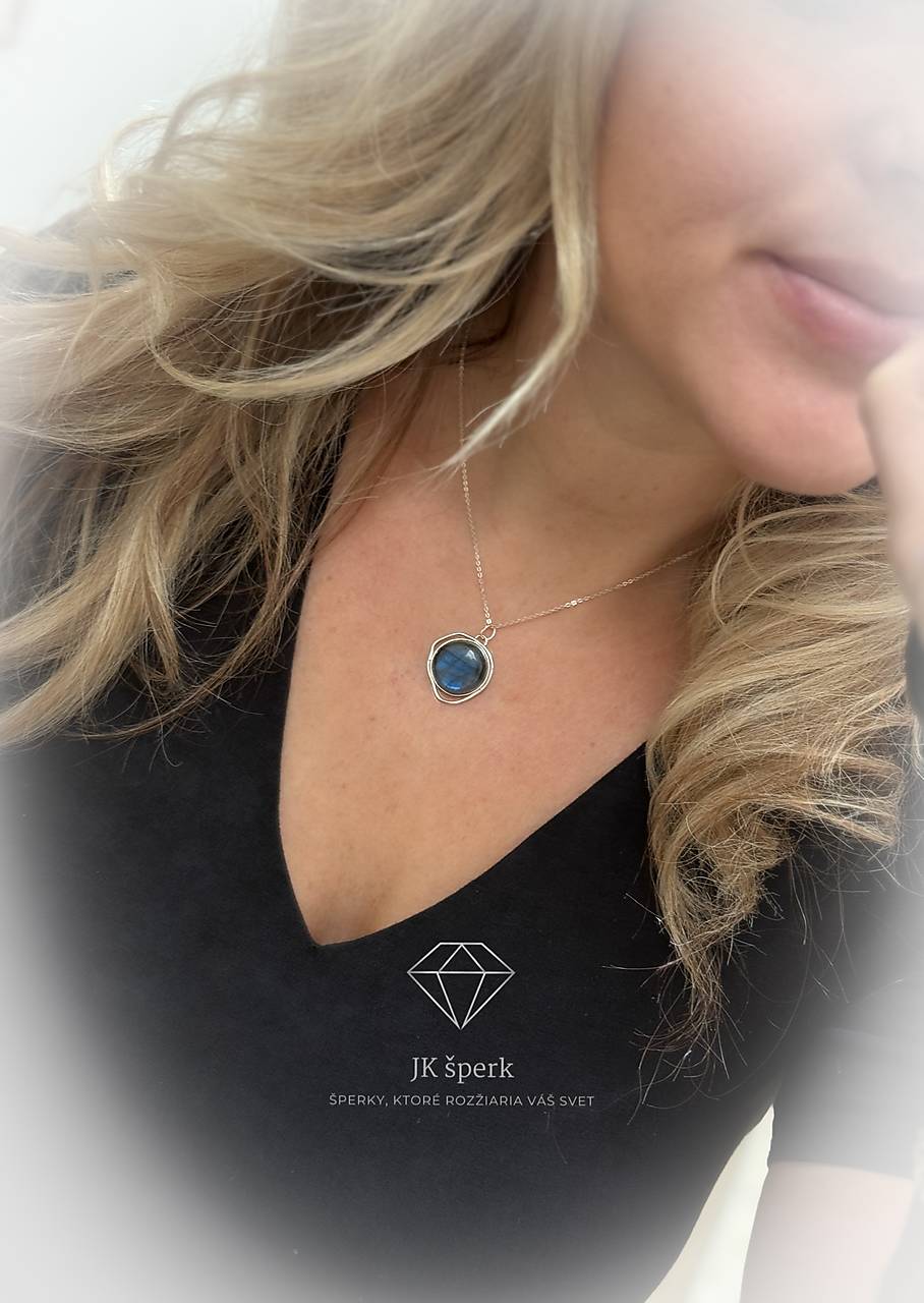 Strieborný 925/1000 prívesok s labradoritom