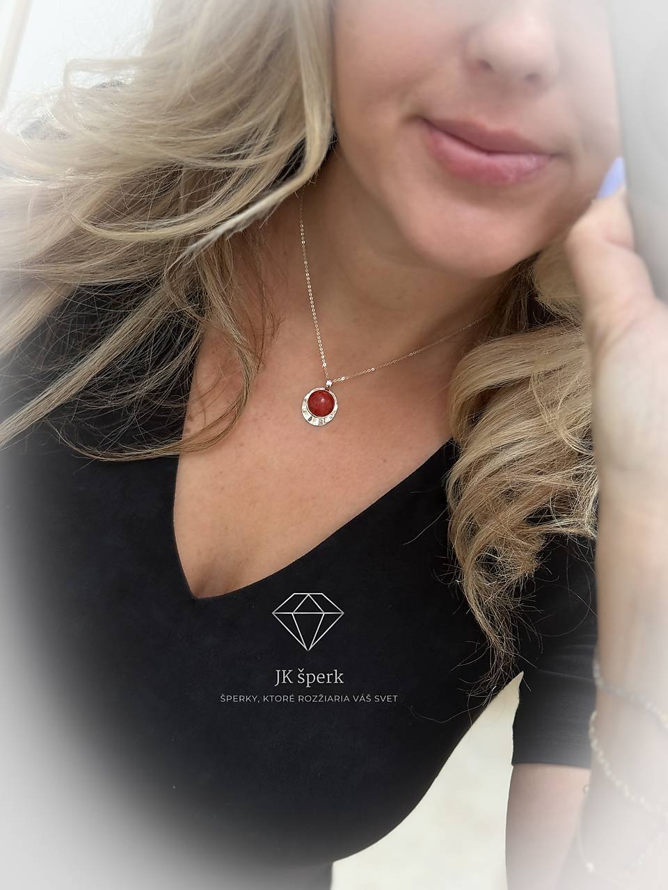 Strieborný 925/1000 prívesok s červeným koralom