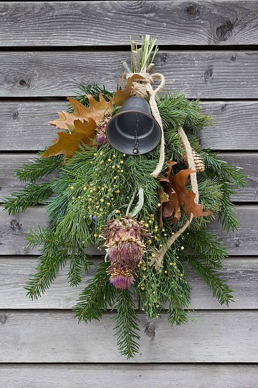 Dekorácie - Zimná kytica na dvere - 17999515_