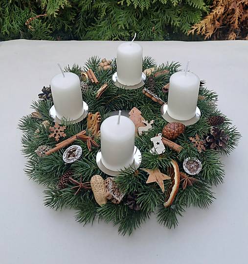 Dekorácie - Prírodný adventný veniec 28 cm - 18002810_