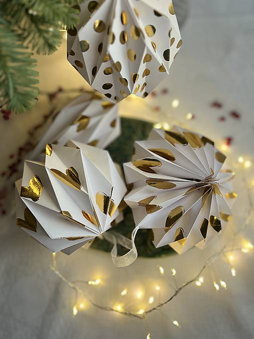 Veľké papierové ozdoby origami so zlatom, exkluzívna kolekcia