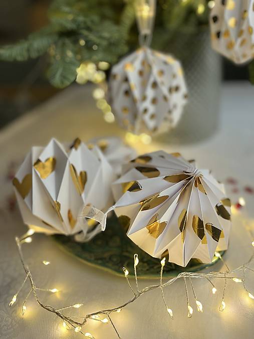 Veľké papierové ozdoby origami so zlatom, exkluzívna kolekcia