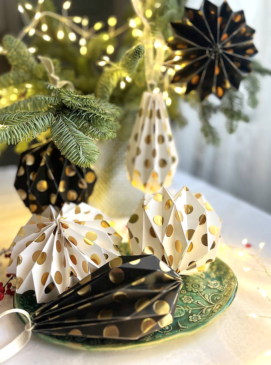 Veľké papierové ozdoby origami so zlatom, exkluzívna kolekcia