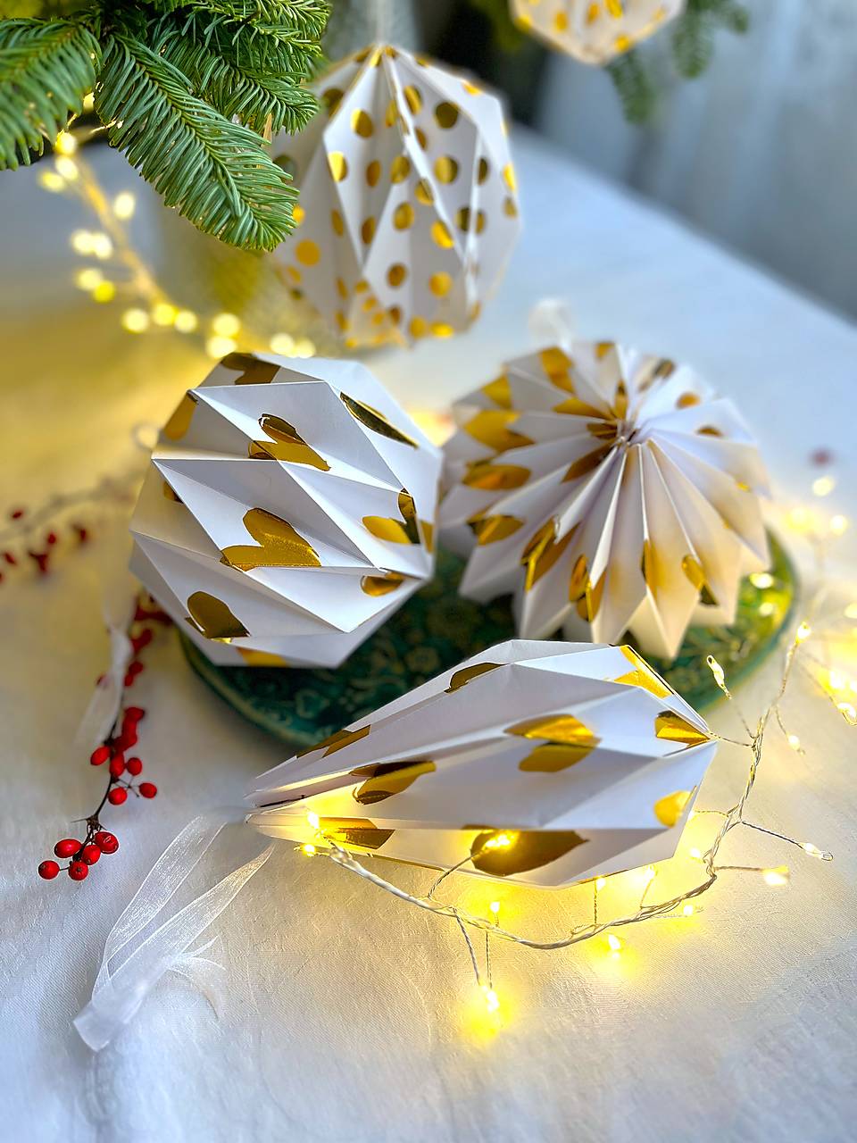 Veľké papierové ozdoby origami so zlatom, exkluzívna kolekcia