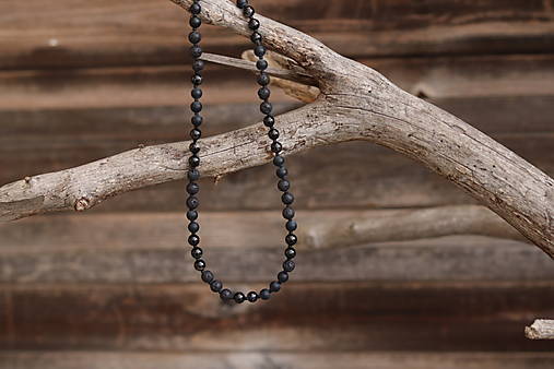 Pánsky náhrdelník z minerálu turmalín, láva, onyx