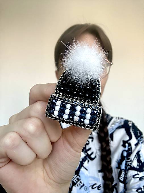 Brošne - Korálková brošňa čiapka - 18003195_