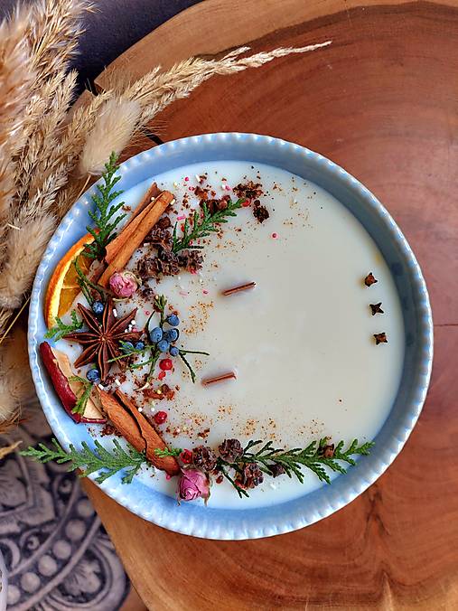 Sviečky - Přírodní svíčka "VÁNOČKA" - modrá mísa - 18004817_