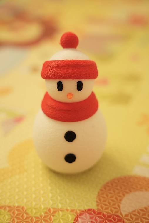 Svetielkujúci snehuliak – zimná dekorácia s teplým svetlom