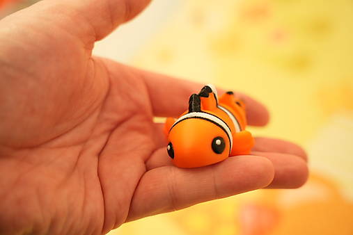Mini oranžová rybička – klaun „Nemo“ – roztomilý drobček na hranie