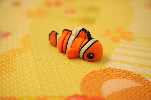 Mini oranžová rybička – klaun „Nemo“ – roztomilý drobček na hranie