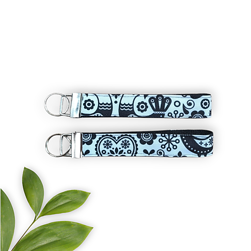 Kľúčenky - Kľúčenka čierne kvety Folk - 18006503_