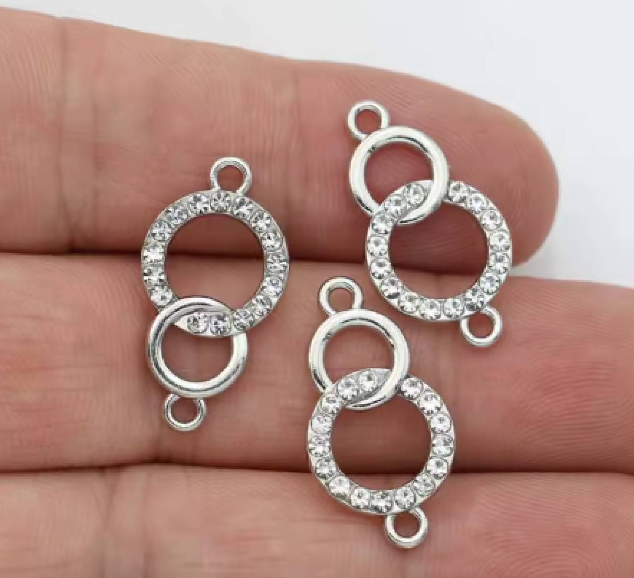 CO104 Konektor krúžky s kamienkami 2,3 cm (Strieborná)