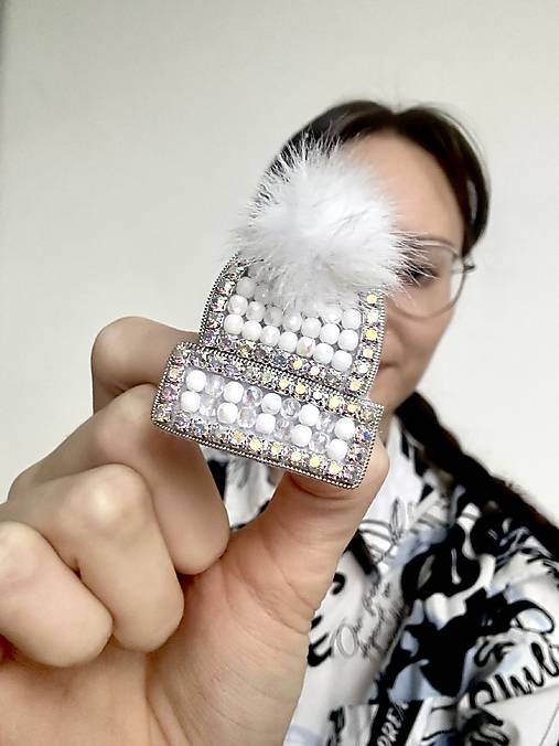 Brošne - Korálková brošňa čiapka - 18006701_