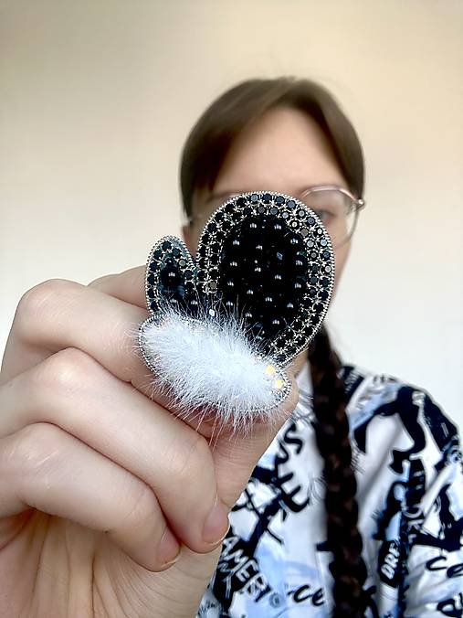 Brošne - Korálková brošňa rukavica - 18006716_