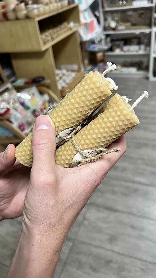 Medzistienková medová sviečka