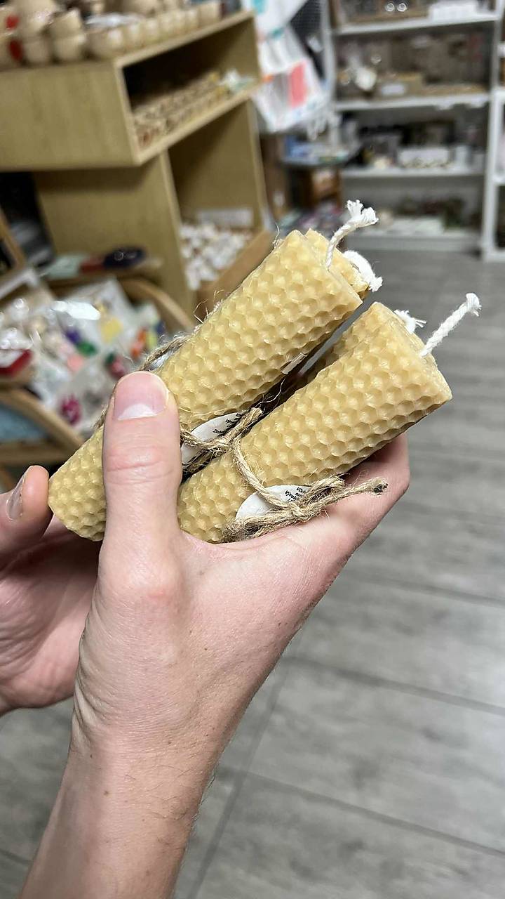 Medzistienková medová sviečka