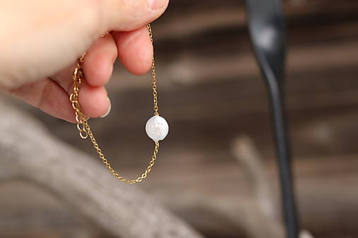 Tenký retiazkový náramok s Keshi perlou