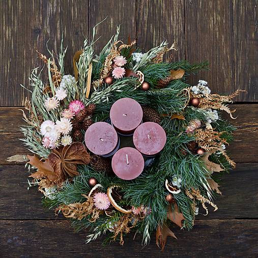 Dekorácie - Adventný veniec s papraďou - 18008373_