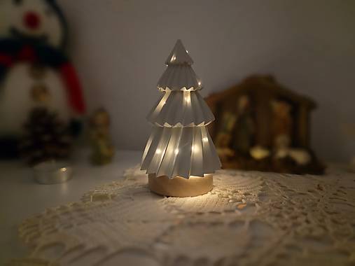 Svietidlá - Vianočná dekorácia svietiaci stromček zo sádry–teplé biele svetlo(13cm) - 18010274_