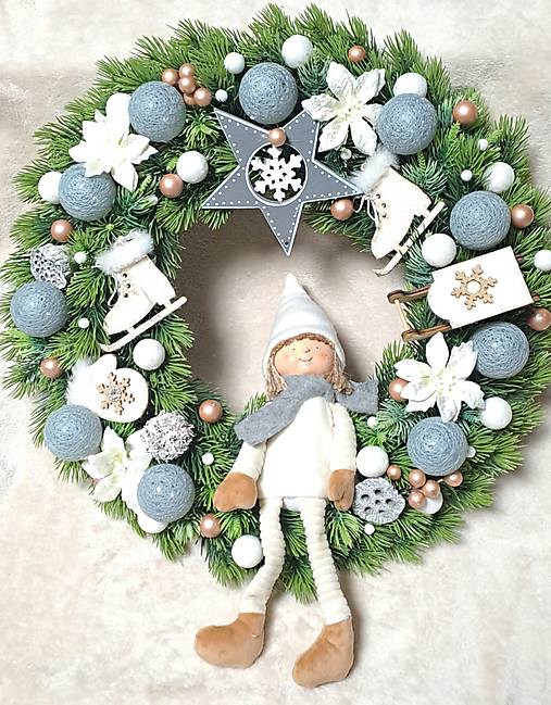 Dekorácie - Vianočný, zimušný veniec šedo-krémový 40 cm so svetielkami - 18010951_